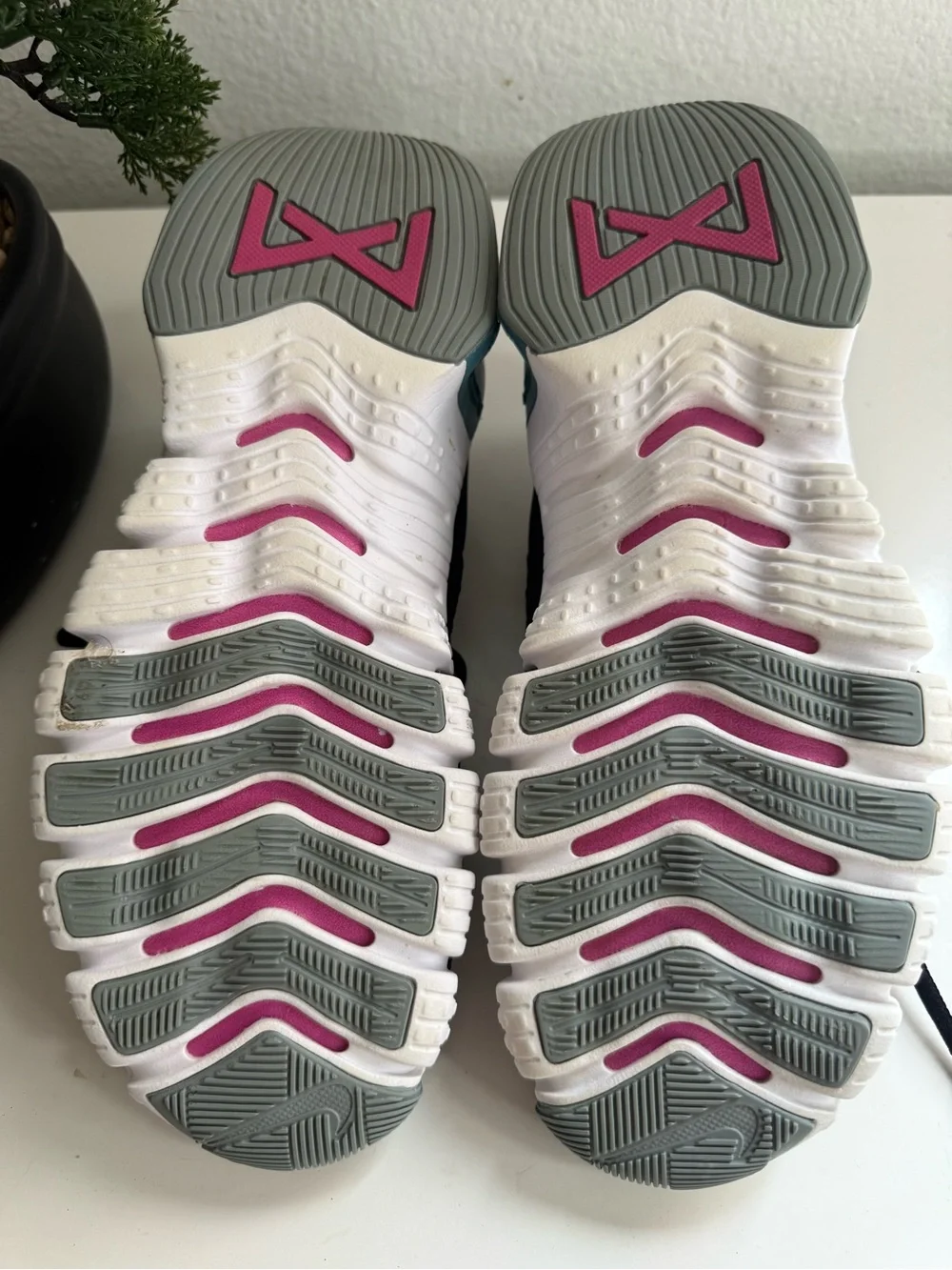 Nike free metcon 4 women size 9 Black Athletic Sneakers with Teal & Pink Accents